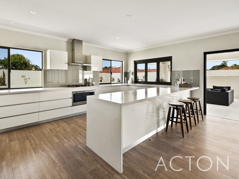 108 Kitchener Road, Alfred Cove WA 6154