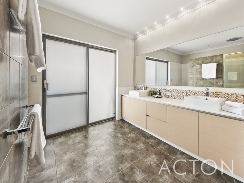 108 Kitchener Road, Alfred Cove WA 6154