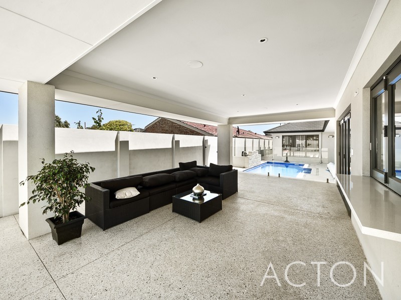 108 Kitchener Road, Alfred Cove WA 6154