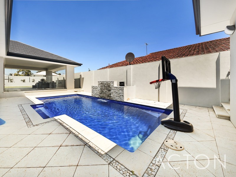 108 Kitchener Road, Alfred Cove WA 6154