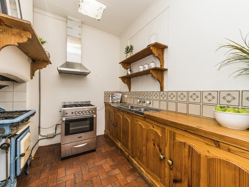 32 Wray Avenue, Fremantle WA 6160