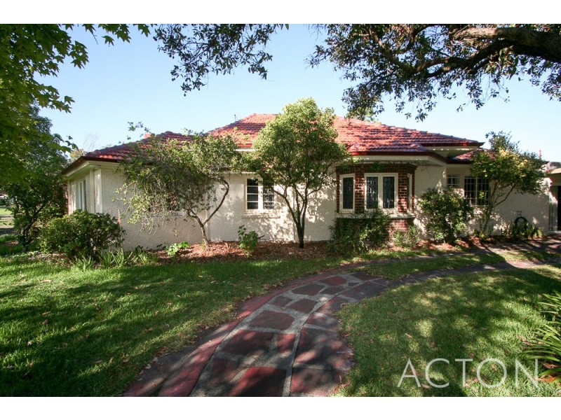 44 Gallop Road, Dalkeith WA 6009