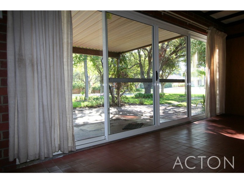 44 Gallop Road, Dalkeith WA 6009