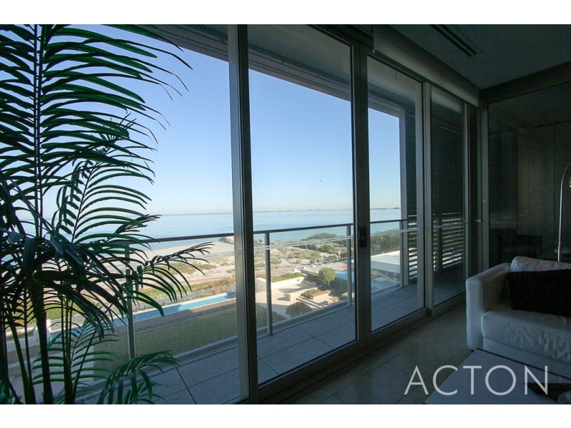 15/21 Ocean Drive, North Coogee WA 6163