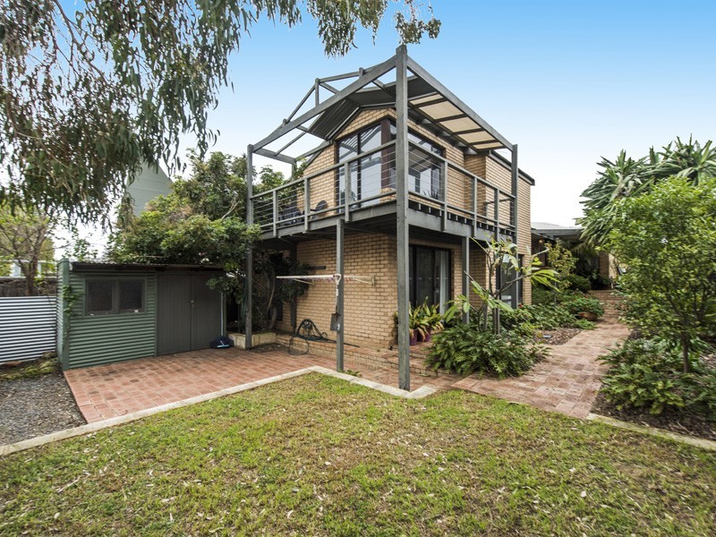 4 HIGHAM ROAD, North Fremantle WA 6159