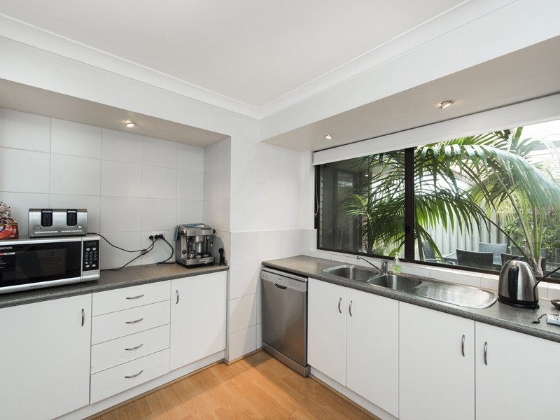 4 HIGHAM ROAD, North Fremantle WA 6159
