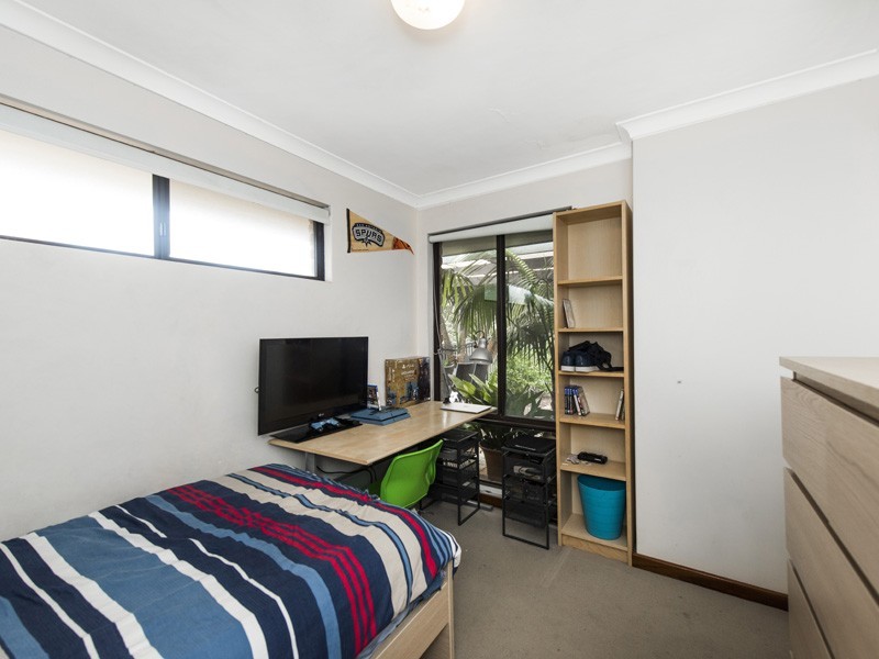 4 HIGHAM ROAD, North Fremantle WA 6159