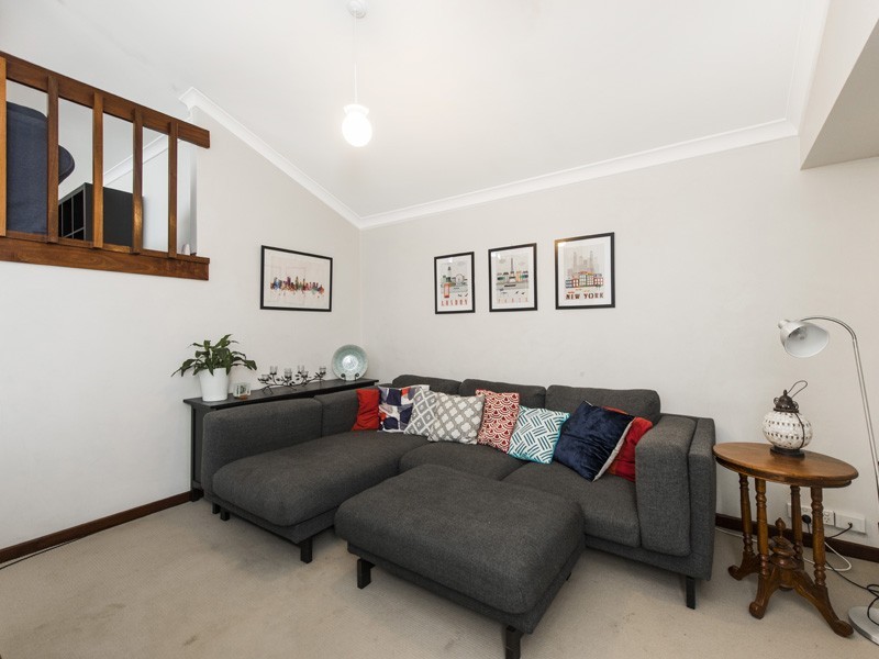 4 HIGHAM ROAD, North Fremantle WA 6159