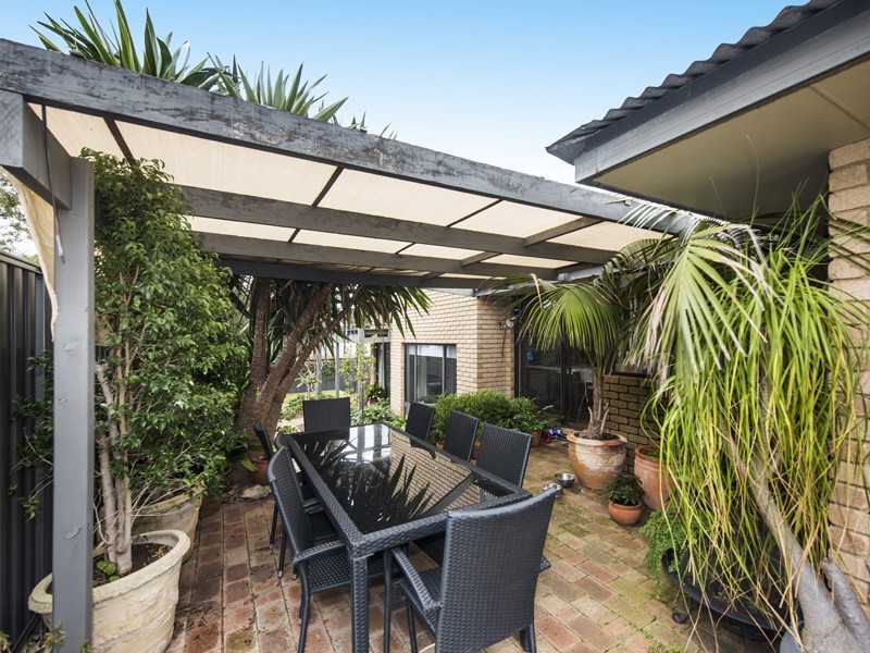 4 HIGHAM ROAD, North Fremantle WA 6159