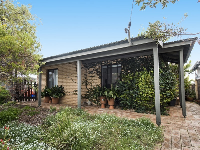 4 HIGHAM ROAD, North Fremantle WA 6159