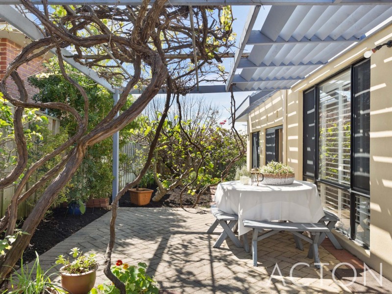 20 Arenga Court, Mount Claremont WA 6010