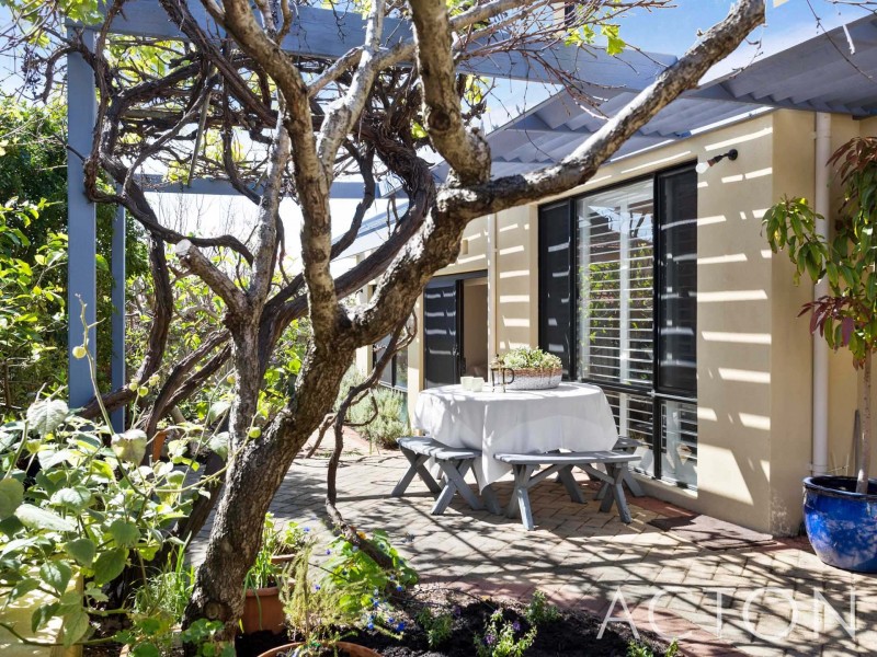 20 Arenga Court, Mount Claremont WA 6010