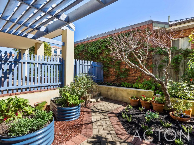 20 Arenga Court, Mount Claremont WA 6010