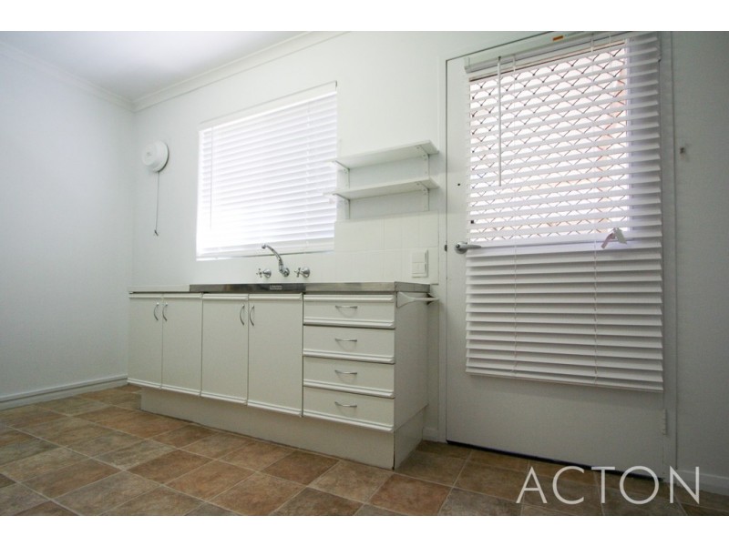 2/4 Freshwater Parade, Claremont WA 6010