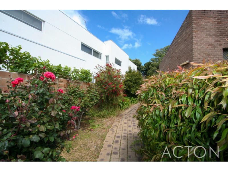 2/4 Freshwater Parade, Claremont WA 6010