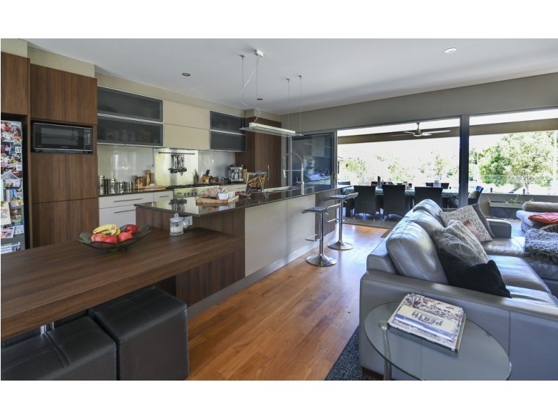 33 Alumni Terrace, Churchlands WA 6018