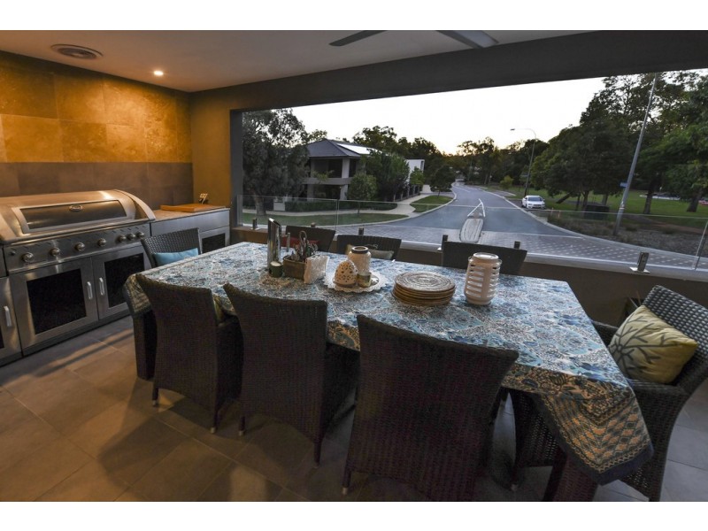 33 Alumni Terrace, Churchlands WA 6018