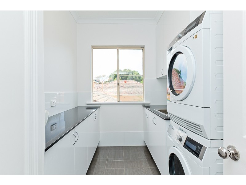 2/14 Tareena Street, Nedlands WA 6009