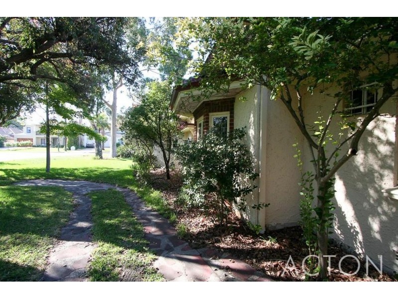 44 Gallop Road, Dalkeith WA 6009