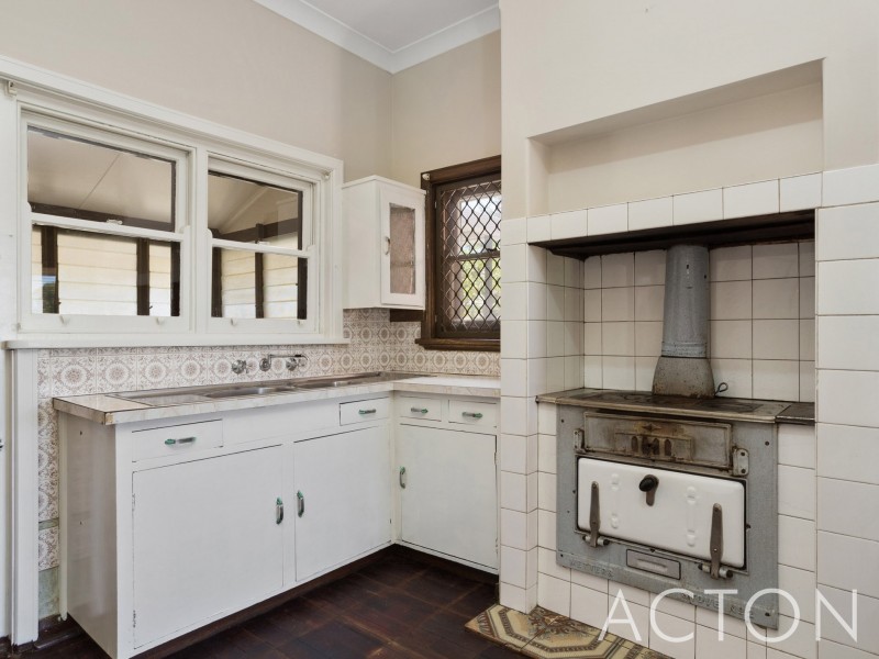 32 O’Neile Parade, Redcliffe WA 6104