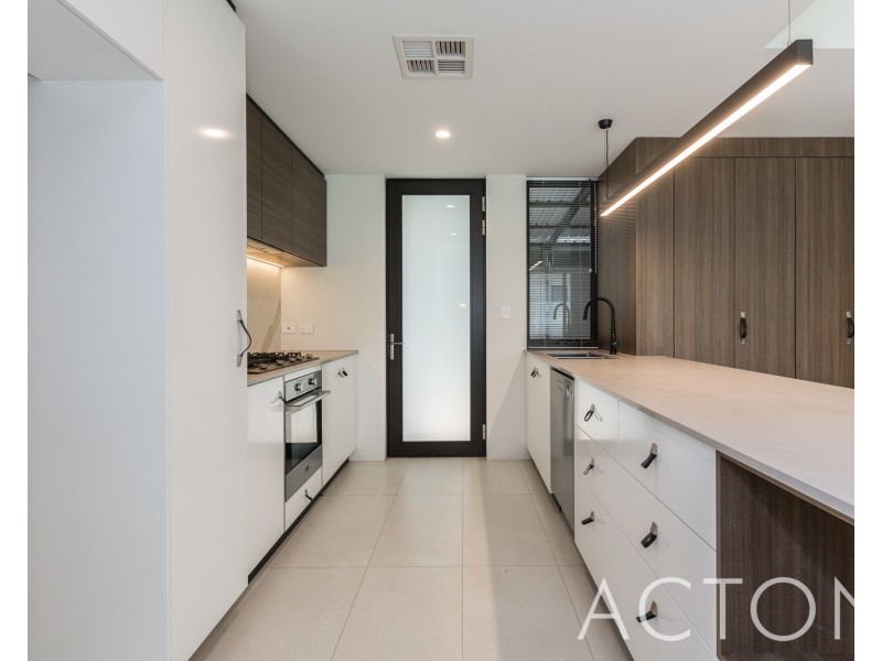 2/226 Hampden Road, Crawley WA 6009