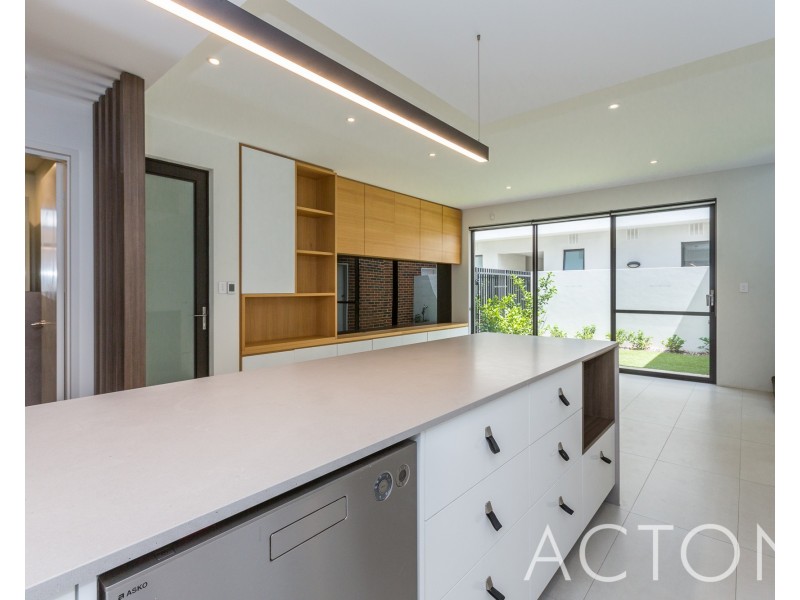 2/226 Hampden Road, Crawley WA 6009