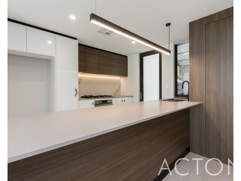 2/226 Hampden Road, Crawley WA 6009