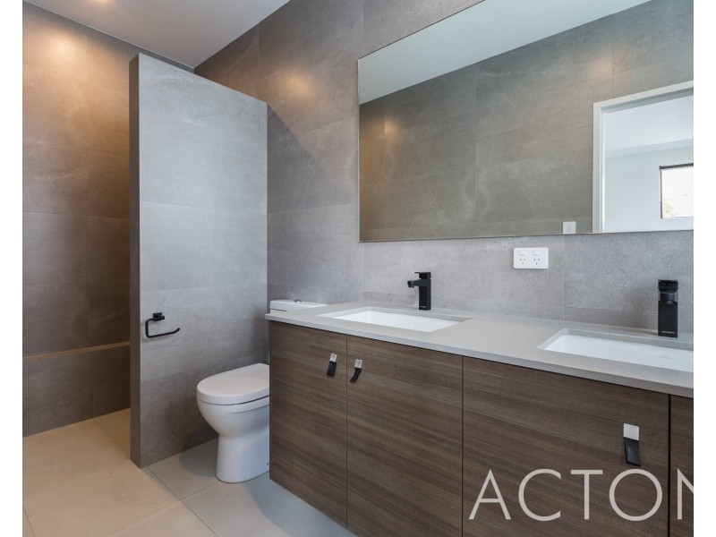 2/226 Hampden Road, Crawley WA 6009