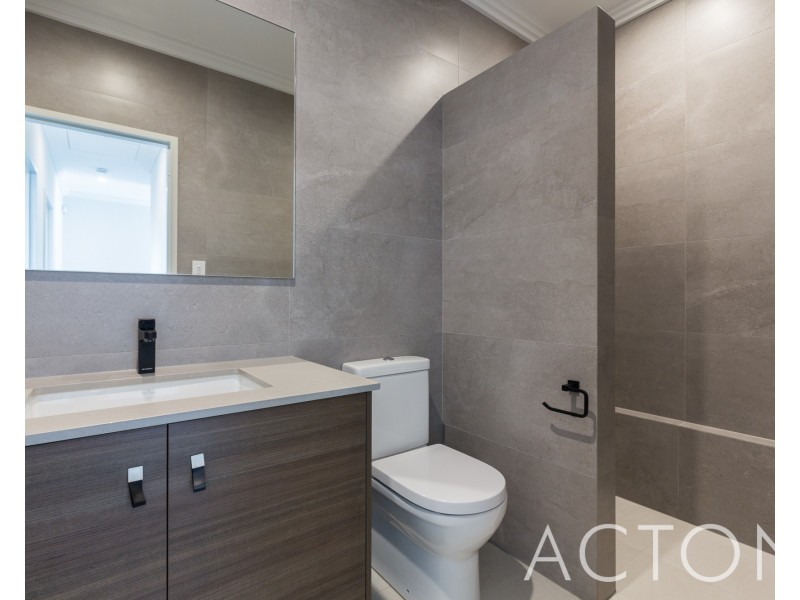 2/226 Hampden Road, Crawley WA 6009