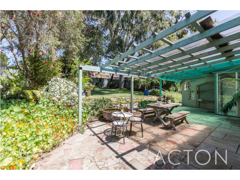 25 Dover Crescent, Wembley Downs WA 6019