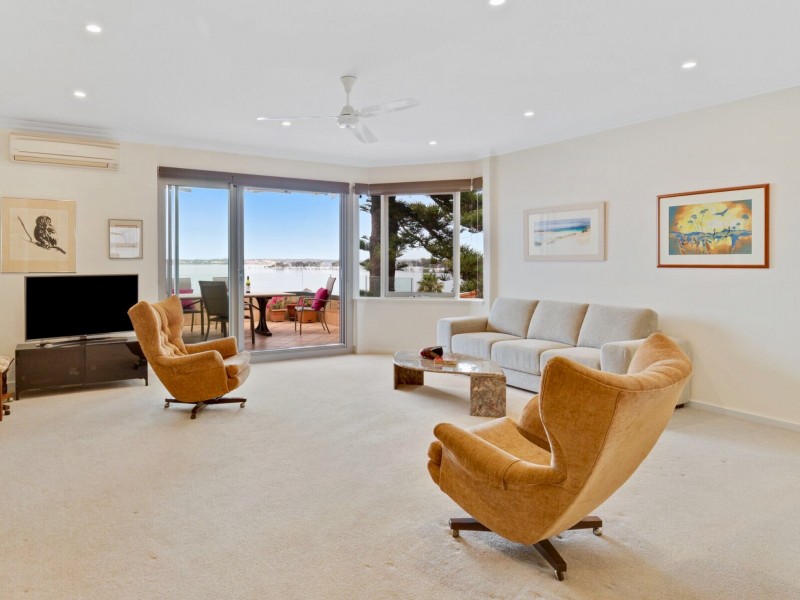 4F/10 Mounts Bay Road, Crawley WA 6009