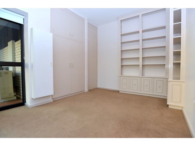 5/2 Bindaring Parade, Claremont WA 6010