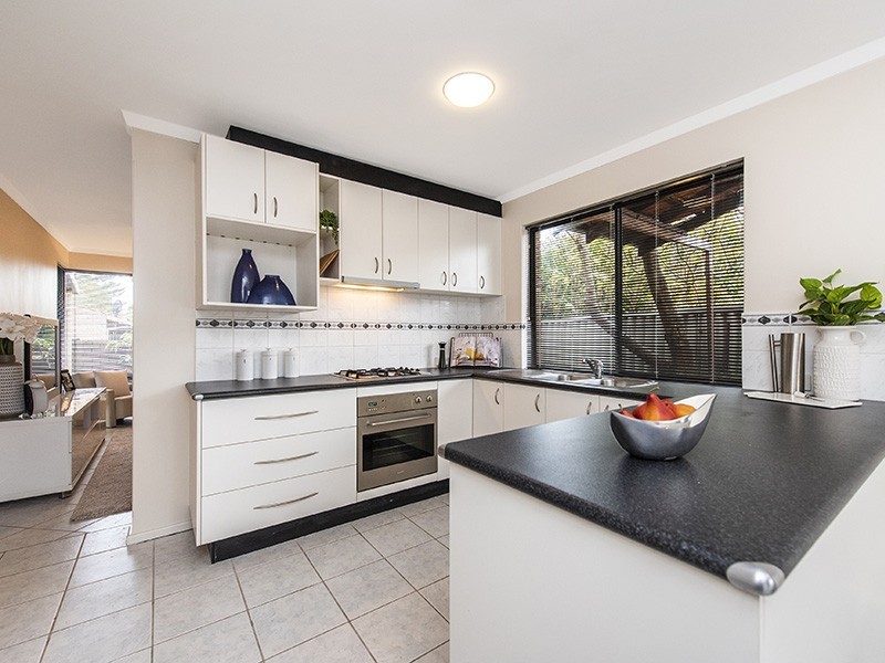 4/7 Park Street, Como WA 6152