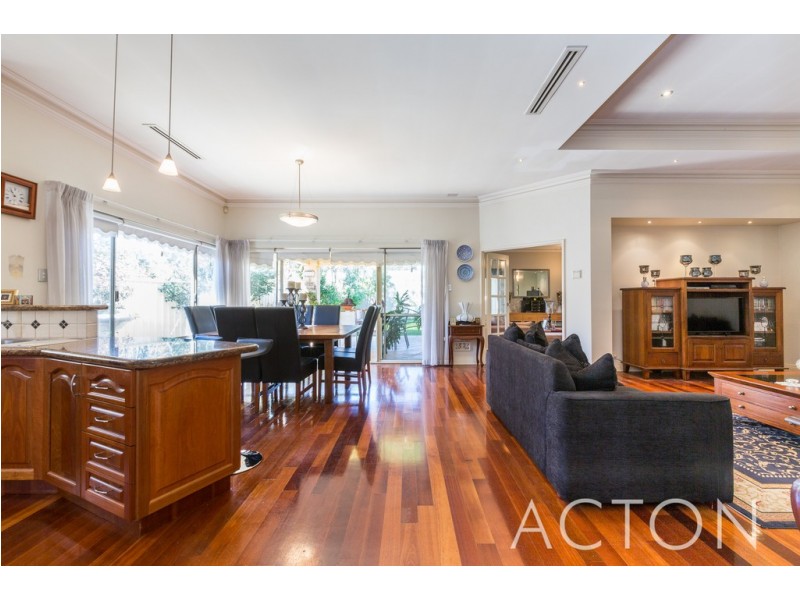 34 Howes Crescent, Dianella WA 6059