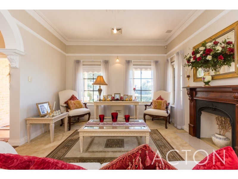 34 Howes Crescent, Dianella WA 6059