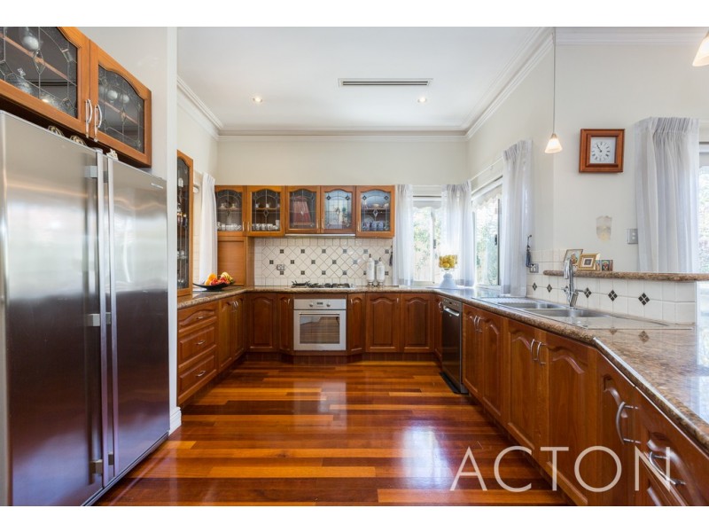 34 Howes Crescent, Dianella WA 6059