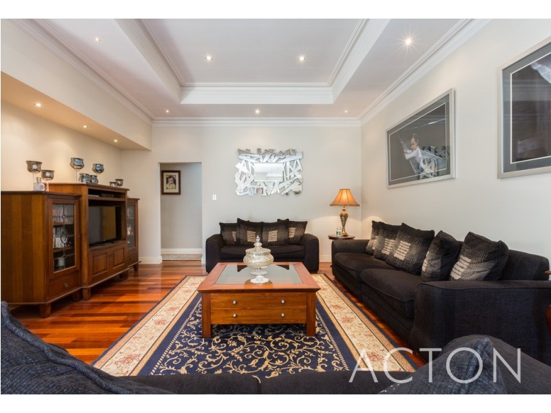 34 Howes Crescent, Dianella WA 6059