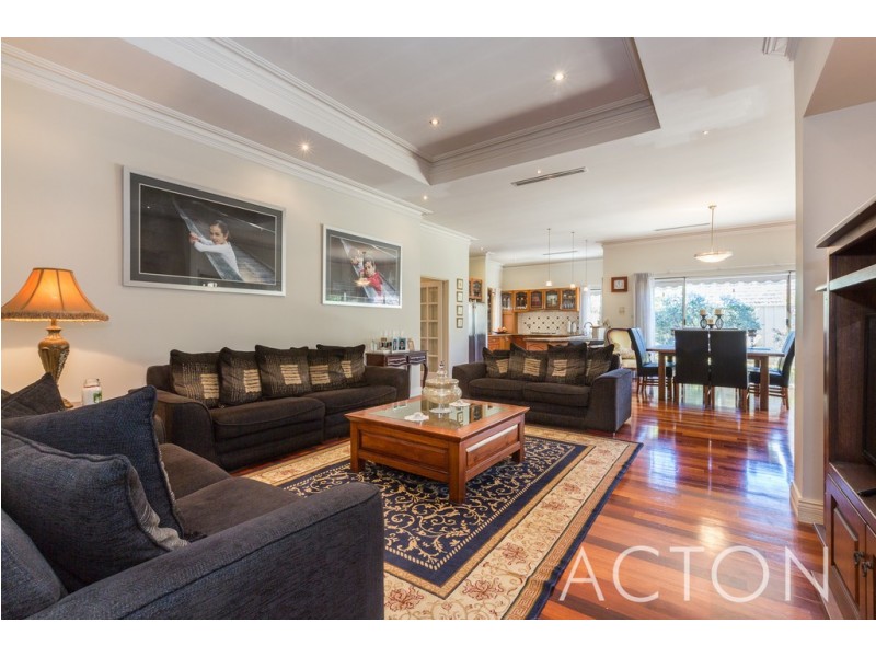 34 Howes Crescent, Dianella WA 6059