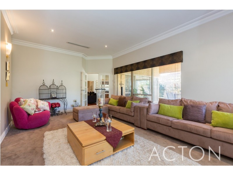 34 Howes Crescent, Dianella WA 6059