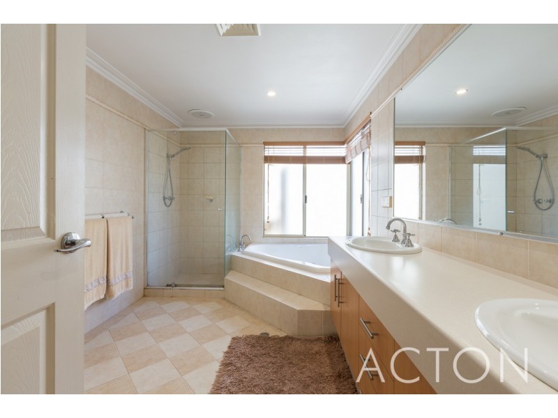 34 Howes Crescent, Dianella WA 6059