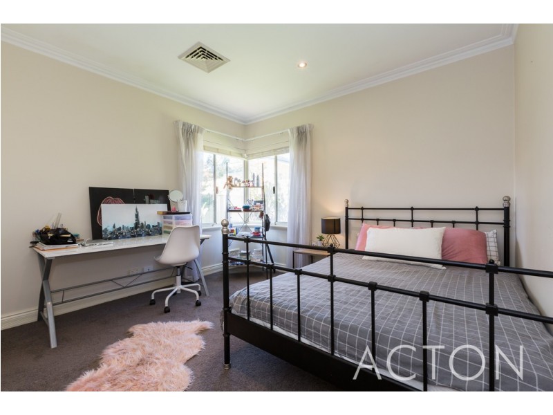 34 Howes Crescent, Dianella WA 6059