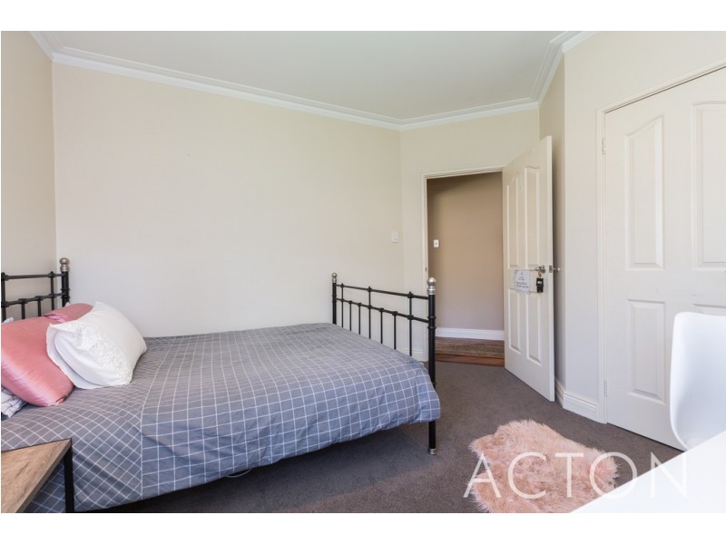 34 Howes Crescent, Dianella WA 6059