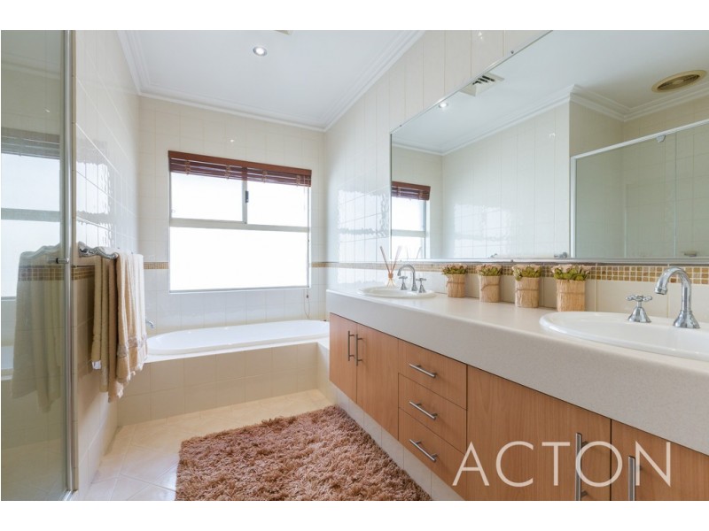 34 Howes Crescent, Dianella WA 6059