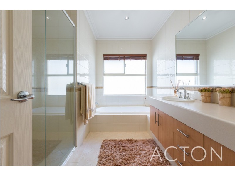 34 Howes Crescent, Dianella WA 6059