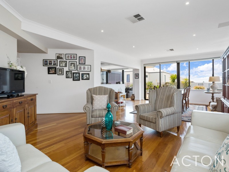 8 Seaview Place, Wannanup WA 6210