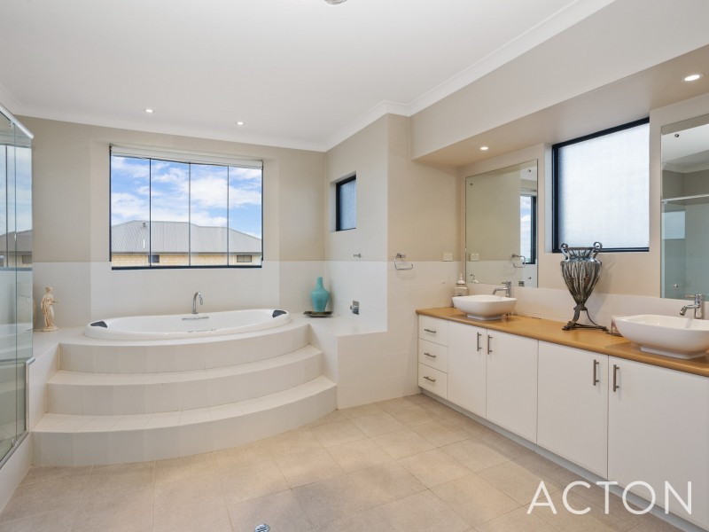 8 Seaview Place, Wannanup WA 6210