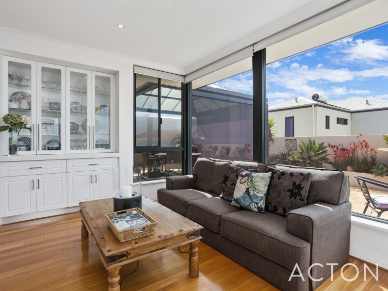8 Seaview Place, Wannanup WA 6210