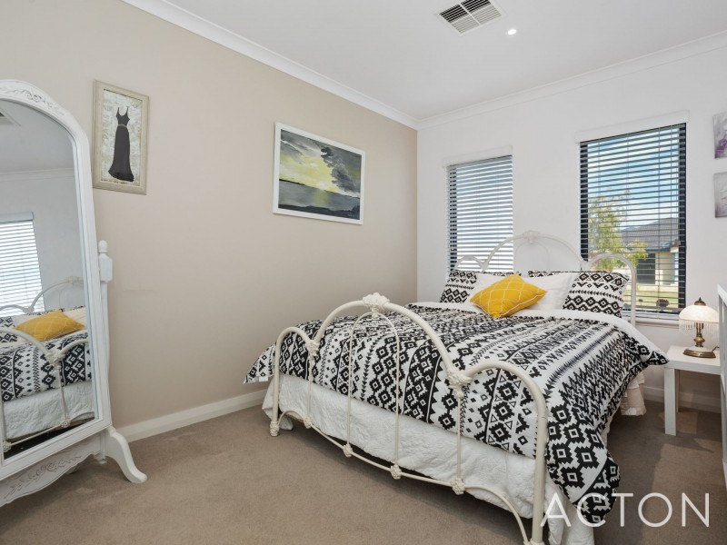 8 Seaview Place, Wannanup WA 6210