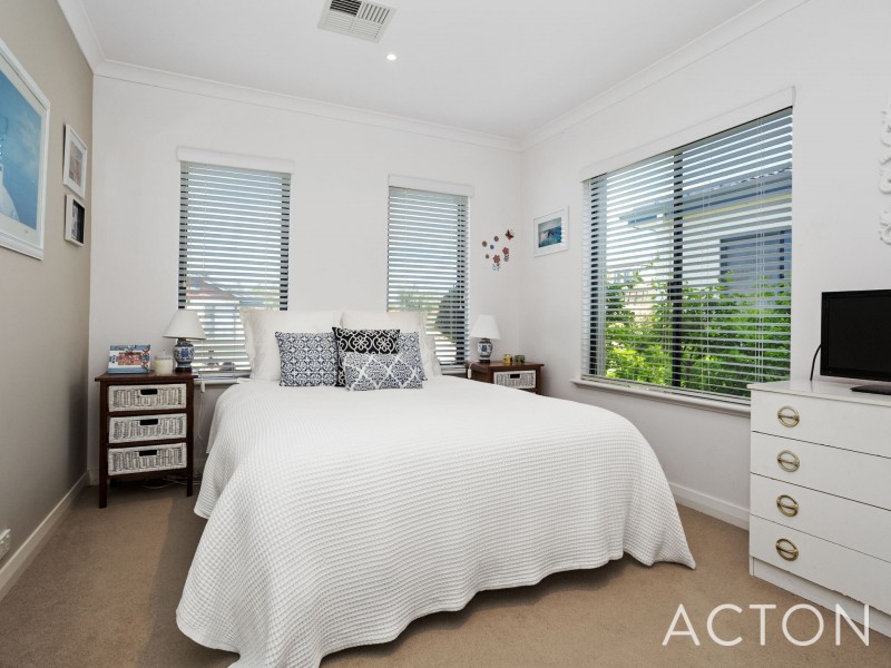 8 Seaview Place, Wannanup WA 6210
