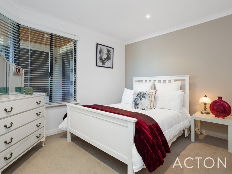 8 Seaview Place, Wannanup WA 6210